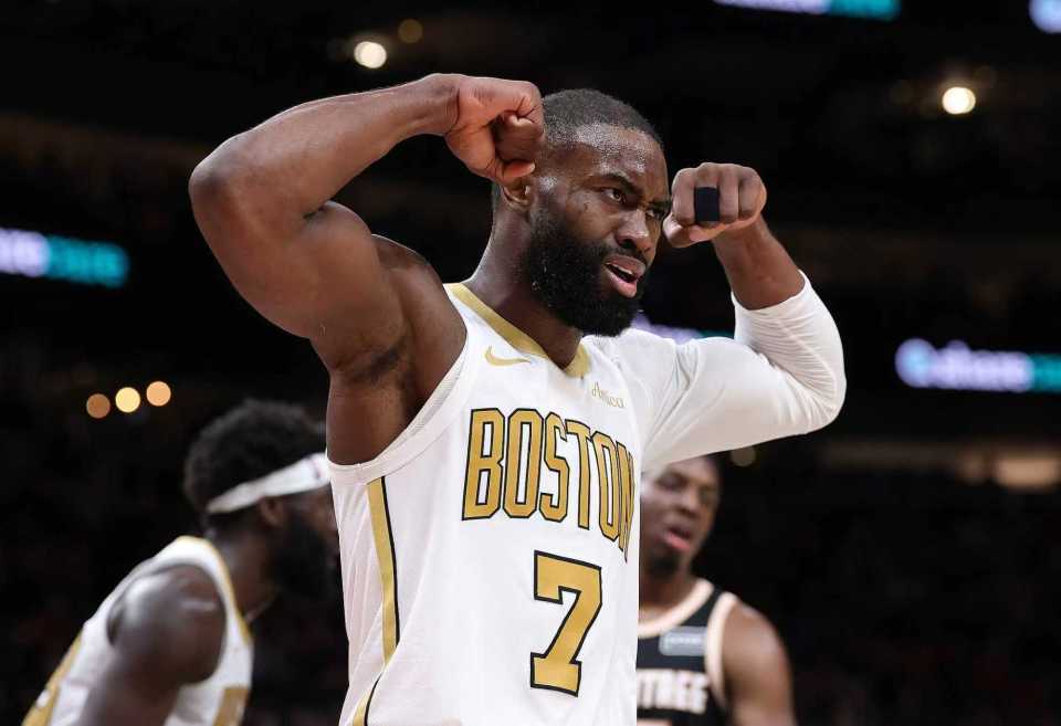 开云体育官网-布朗三节41+6!绿军狂胜老鹰列东部第二 豪瑟30+10三分平纪录